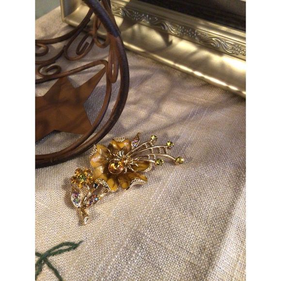 NWT Enameled Flower Brooch Pin Honey Beige & Carmel With Rhinestones BEAUTIFUL! - Picture 15 of 16